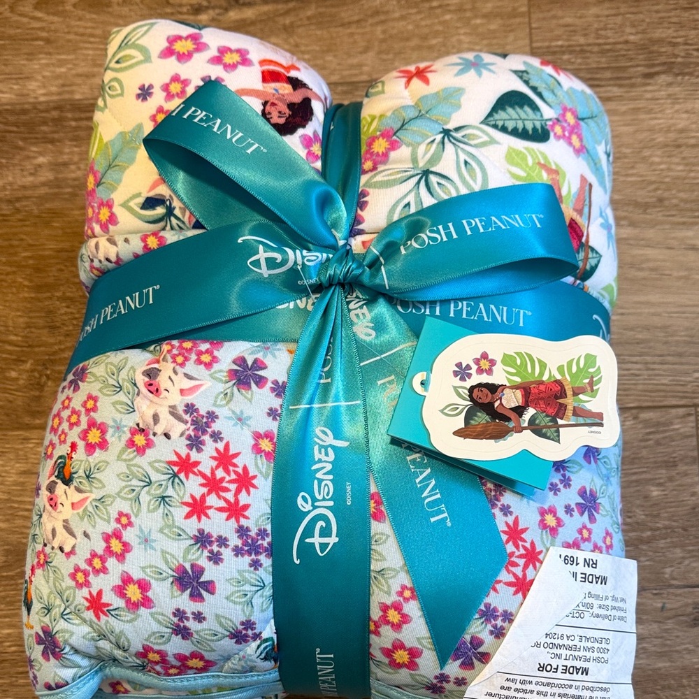 NWT Moana Posh Peanut Large Quilt!